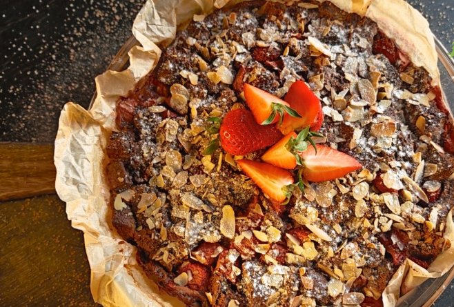 Budincă de cozonac cu căpșuni - Desert rapid și delicios