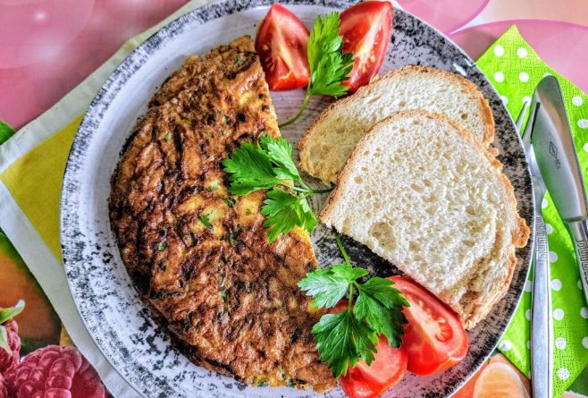 Tortilla cu cartofi si ceapa, la tigaie - omleta spaniola simpla si gustoasa