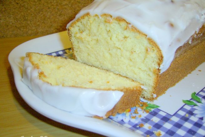 Lemon cake glazurat