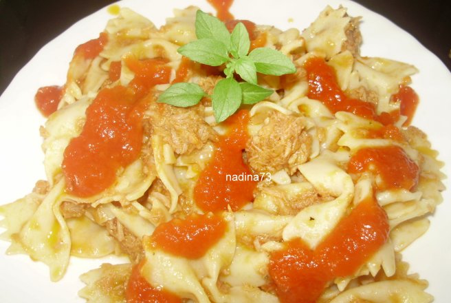 Farfalle cu ton