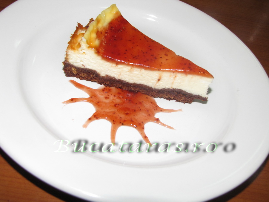 Cheesecake cu sos de capsuni