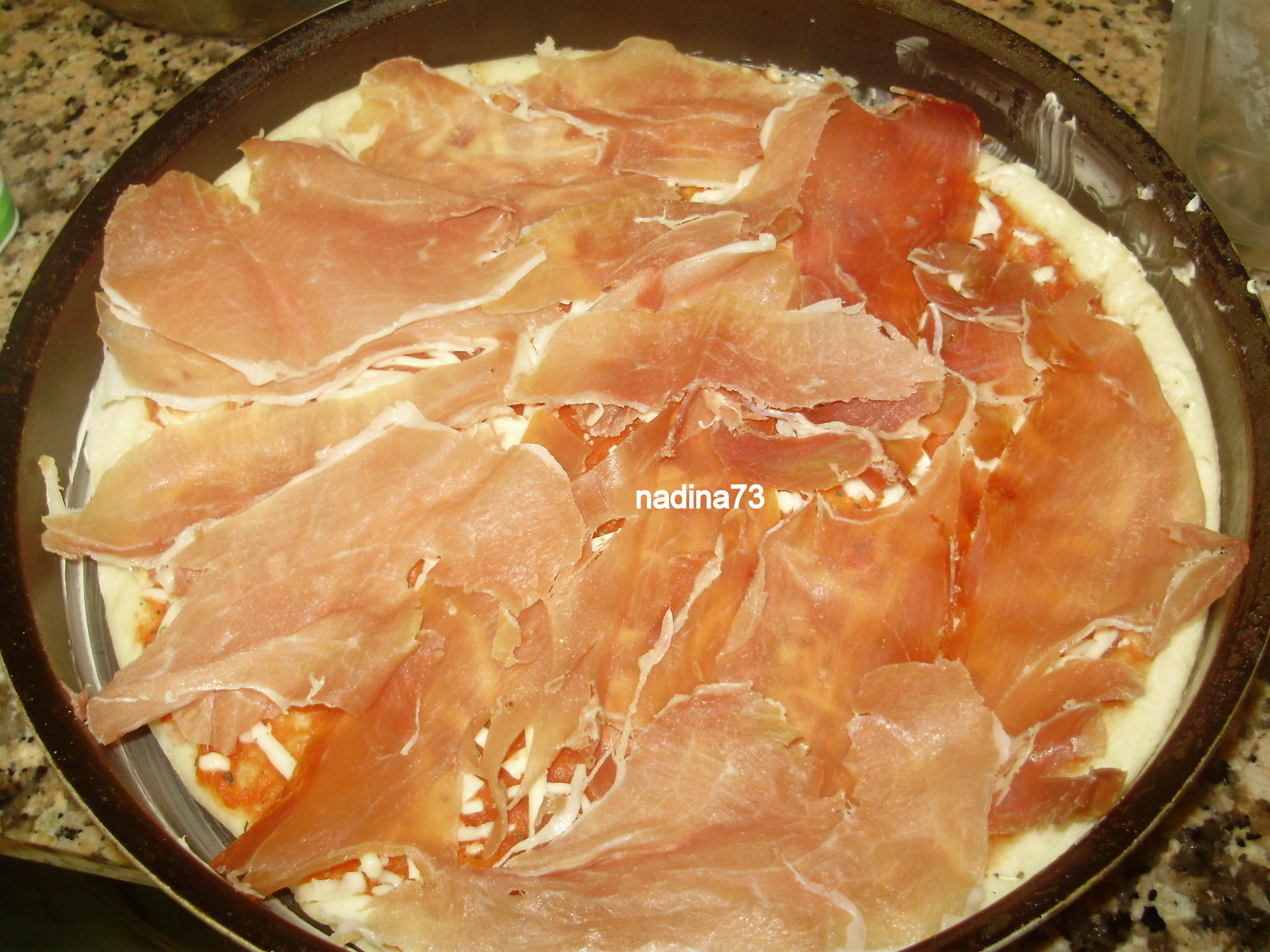 Pizza cu jamon si  mozzarella