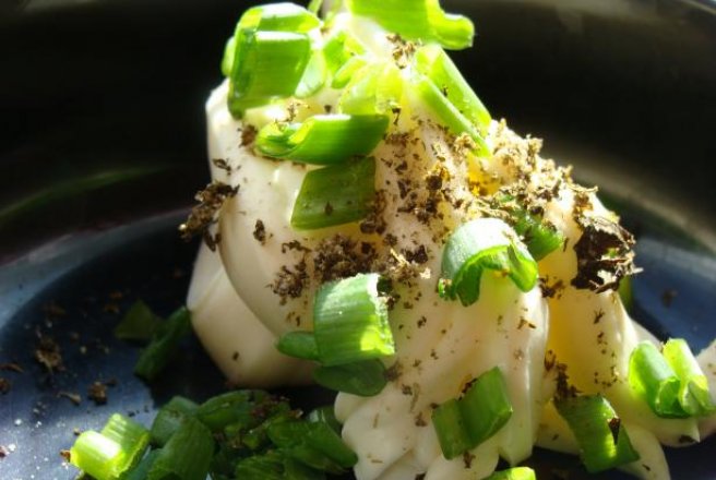 Pasta de branza cu castraveti si ceapa verde