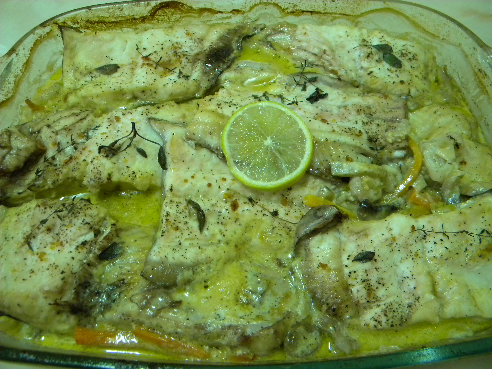 File de somn pe pat de legume si sos de smantana