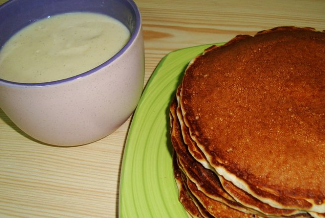 Pancakes cu sos de vanilie