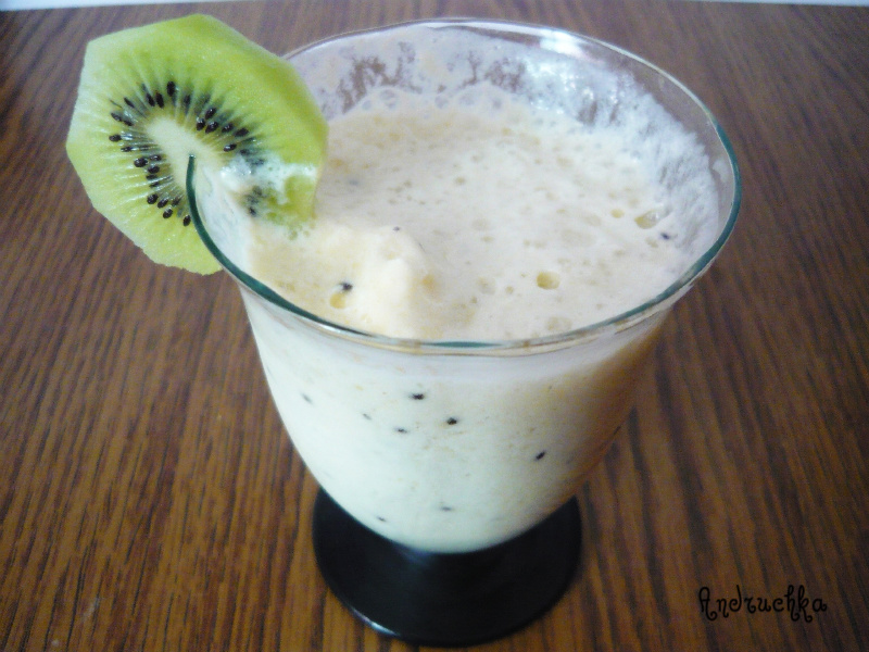 Milkshake cu banane si kiwi