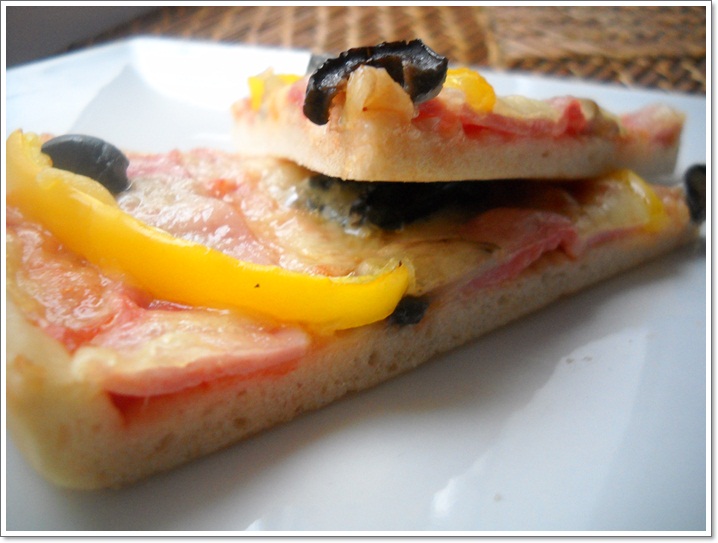 Pizza cu sunca si ardei