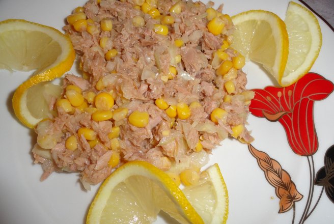 Salata de peste cu porumb