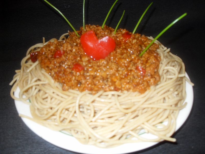 Volkorn Spaghetti cu pui si sos de ardei