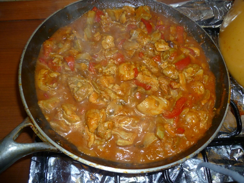 Pui cu carciofi, ciuperci si curry