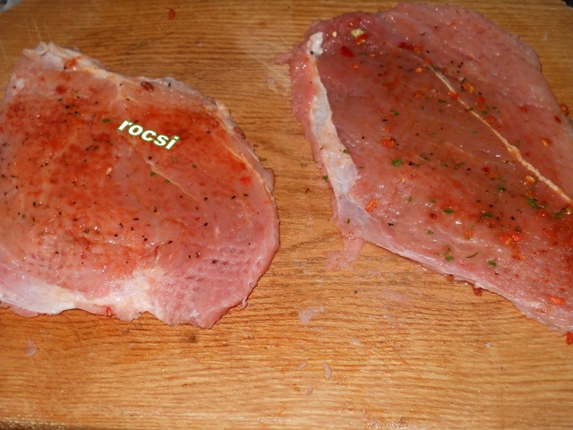 Cotlete de porc cu salata de primavara