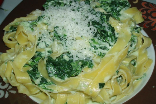 Tagliatelle con Panna e Spinaci