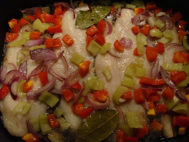 Peste pangasius la cuptor, cu legume si mamaliguta