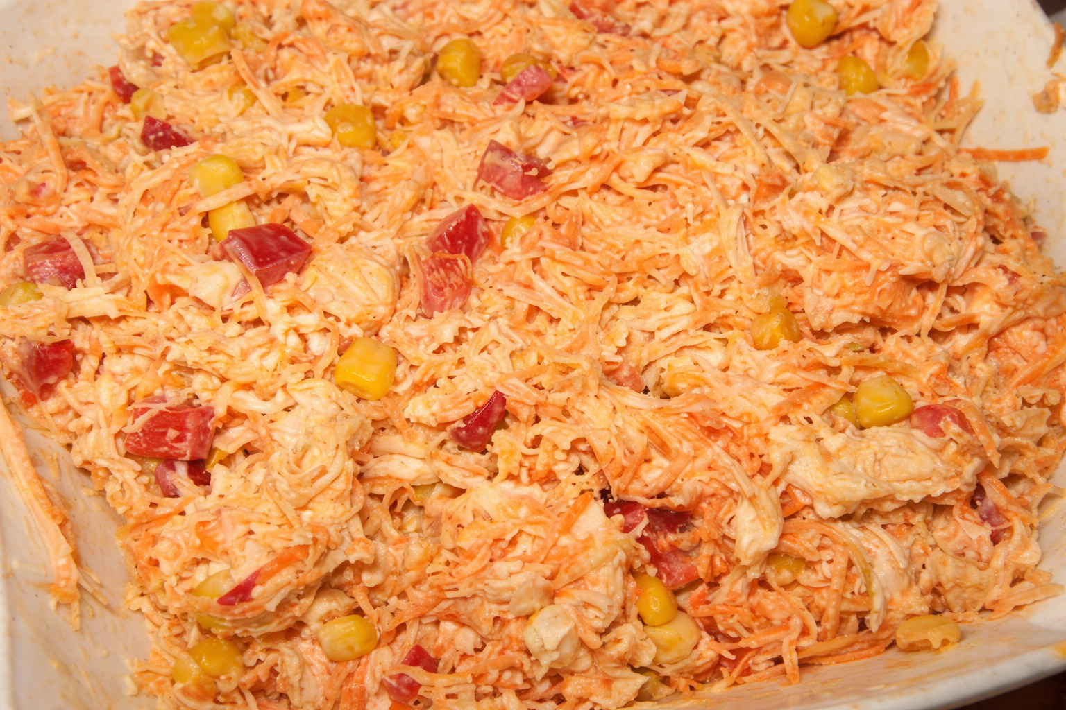 Salata de cruditati cu pui pe felie de mar