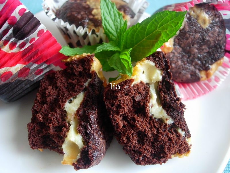 Black and white muffins