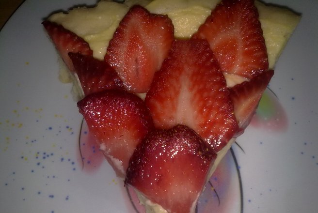 Tarta cu mascarpone si capsuni.