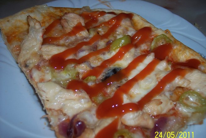 Pizza cu piept de pui