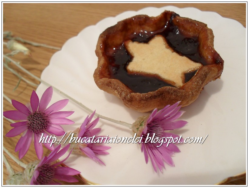 Mini - tarte cu dulceata de capsune