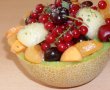 Salata de fructe in cosulet de pepene galben-6