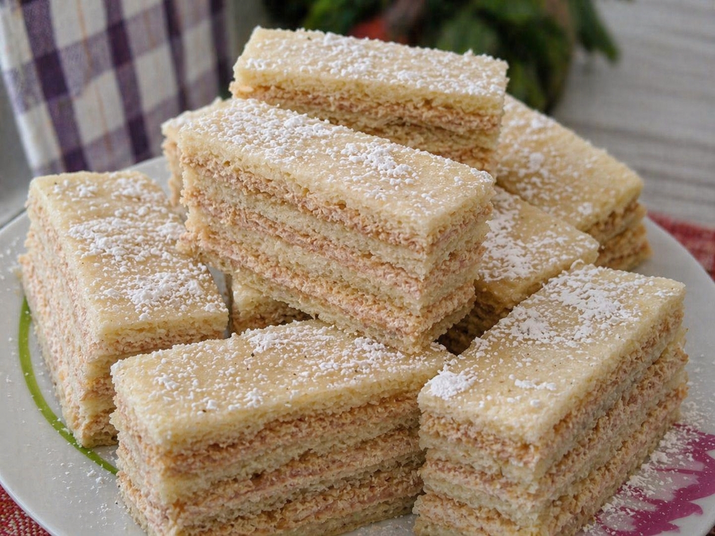 Prajitura cu foi si crema de nuca