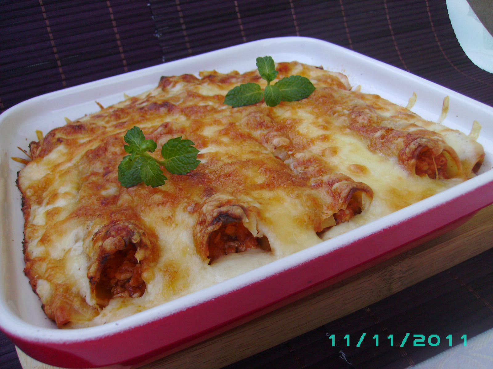 Cannelloni cu carne de pui, reteta delicioasa si aromata, pe placul tuturor