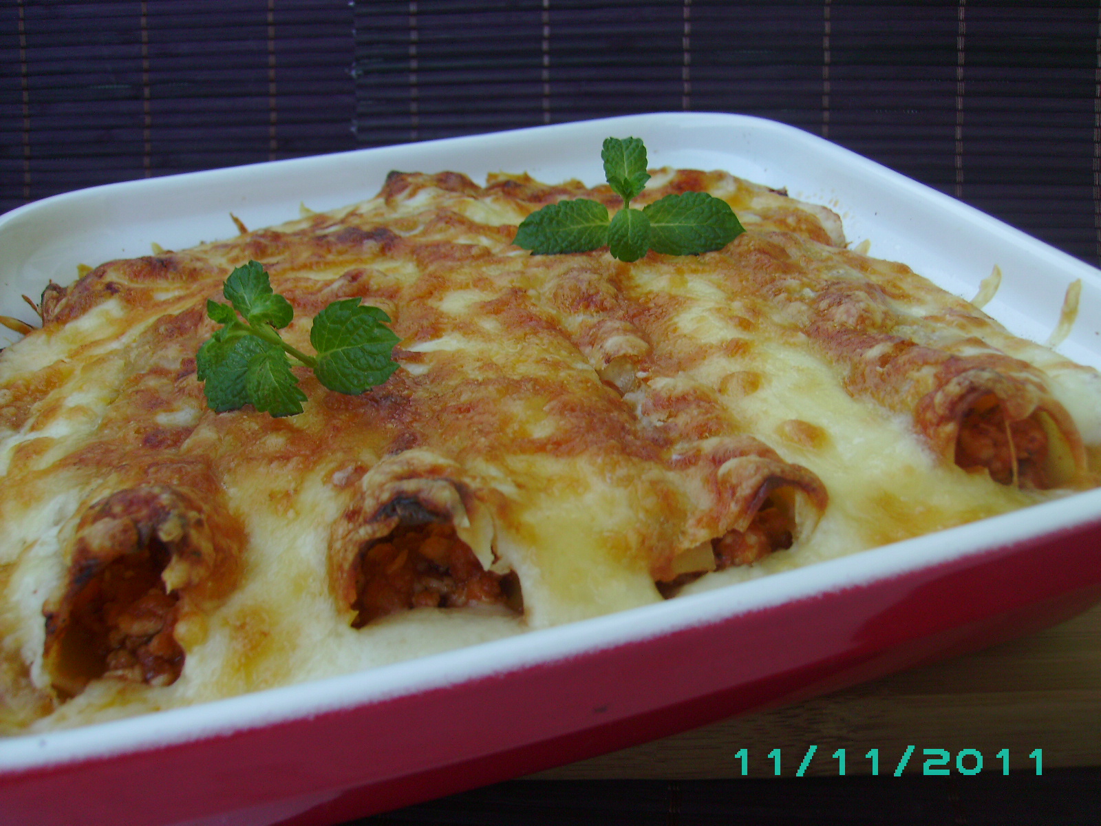 Cannelloni cu carne de pui, reteta delicioasa si aromata, pe placul tuturor