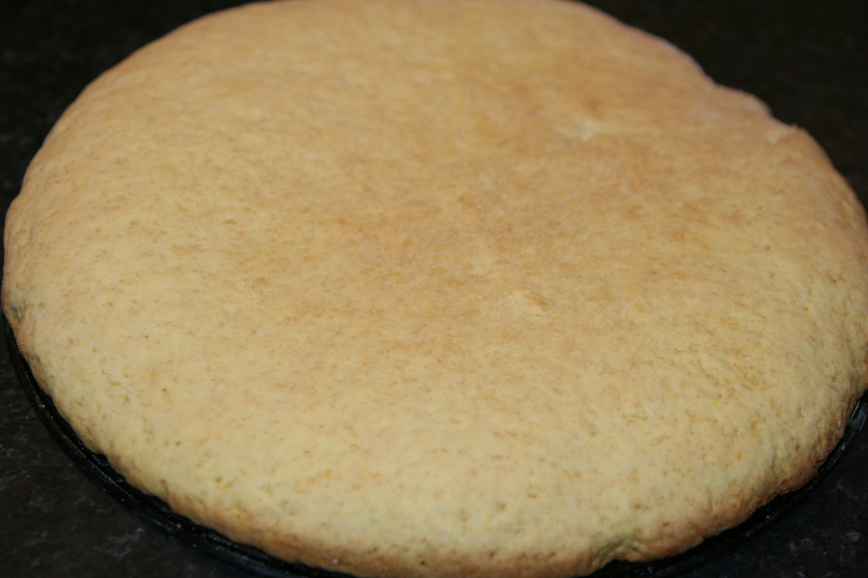 Tort cu rulada de capsuni si crema de vanilie