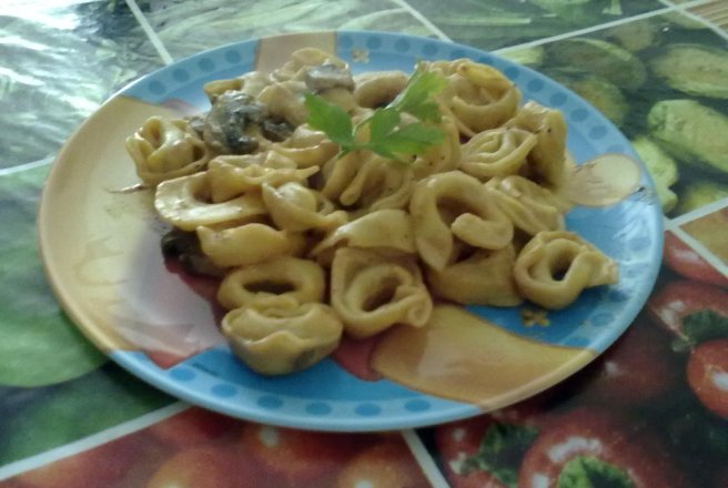 Tortellini bologna cu sos de ciuperci si smantina