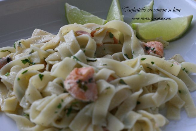 Tagliatelle cu somon si lime