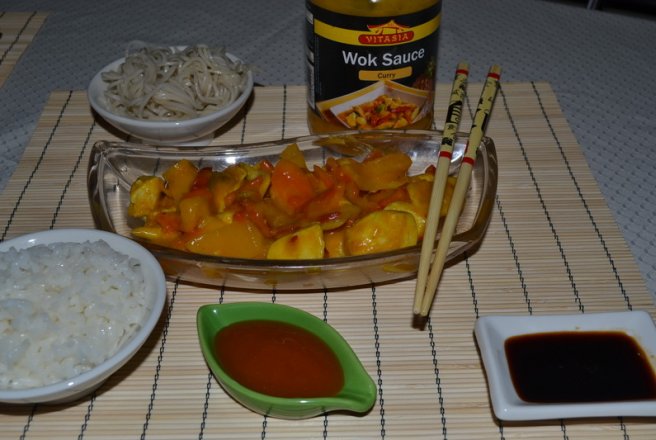 Pui cu Vitasia wok sauce curry (by Lidl)