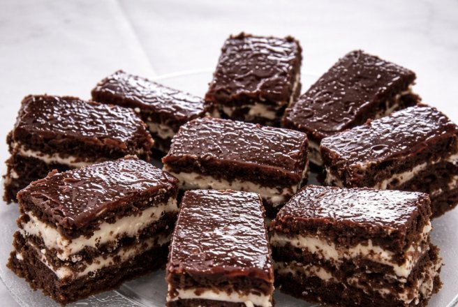 Prăjitură Kinder Pingui cu lapte şi gem