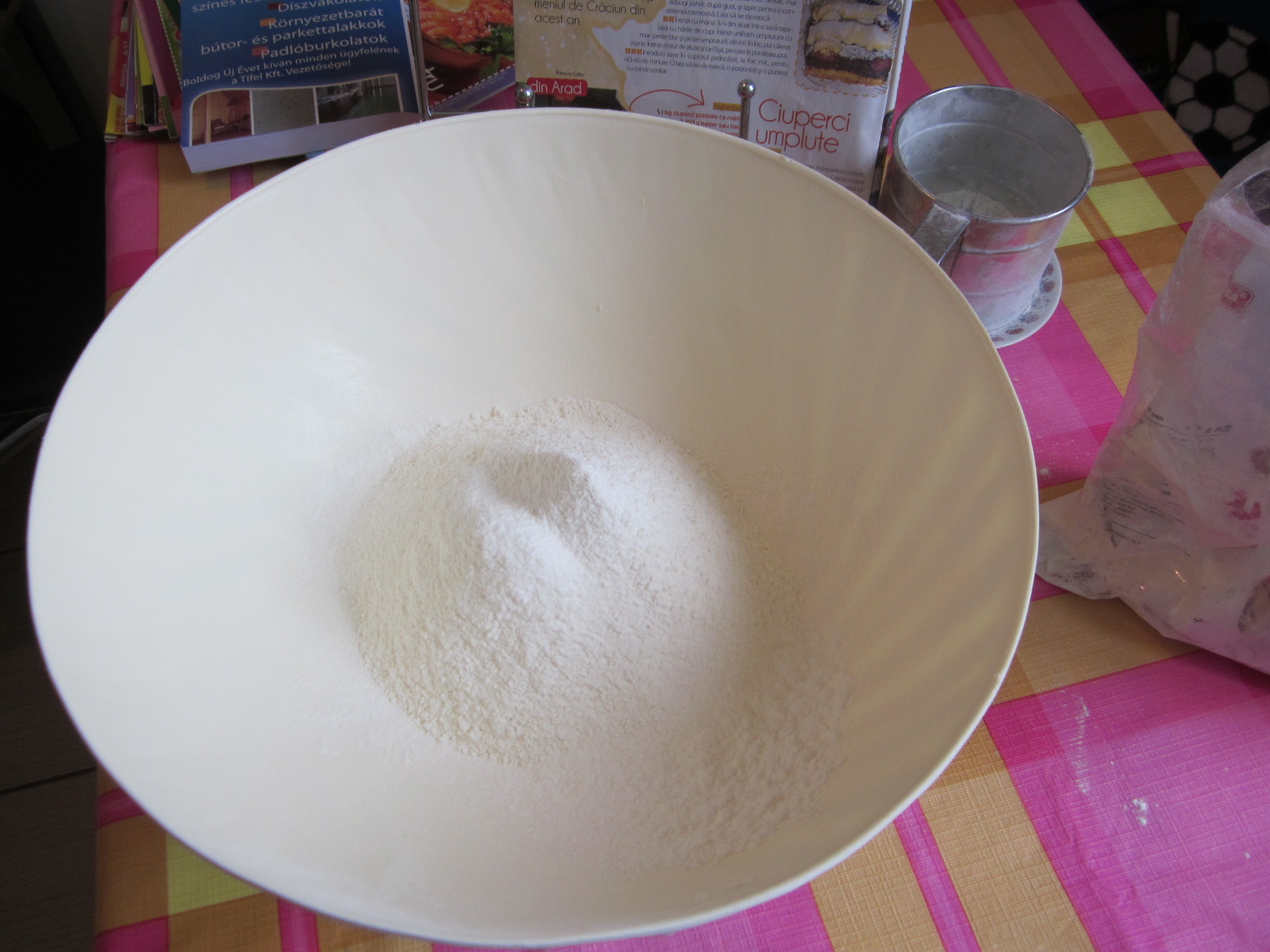 Linzer cu mac si stafide