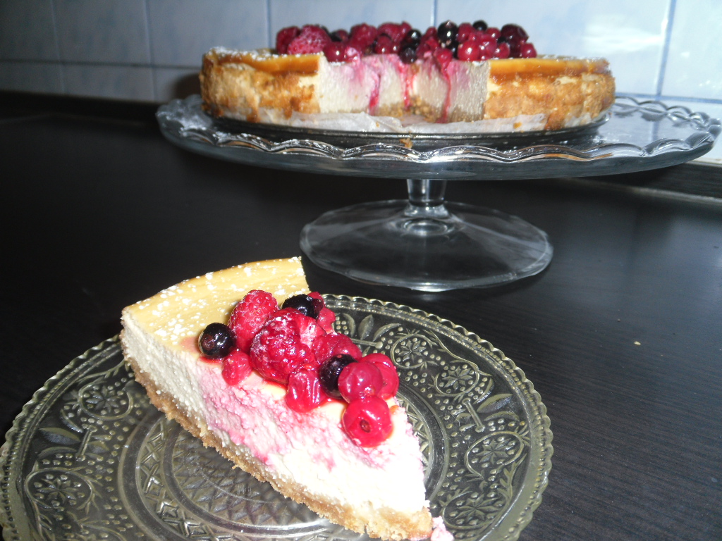 Chesecake american cu fructe de padure