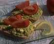 Tartine cu avocado si branza-0