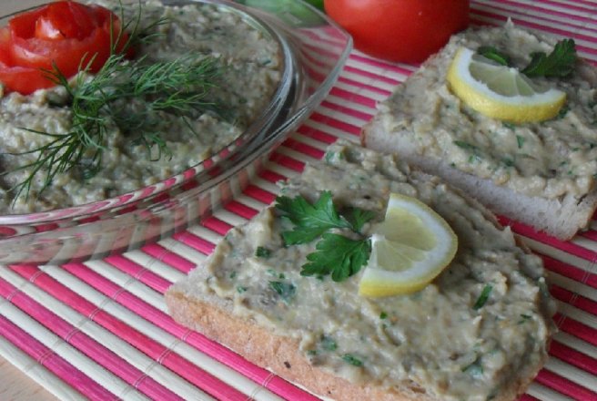 Salata de vinete cu iaurt si patrunjel verde