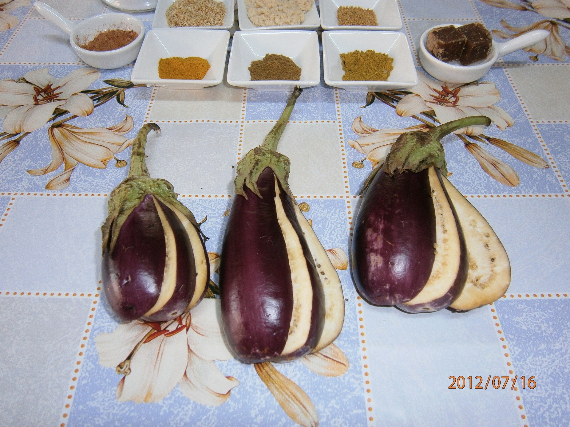 Curry cu vinete si susan-“Fried brinjal sesame curry”-reteta  srilankeza