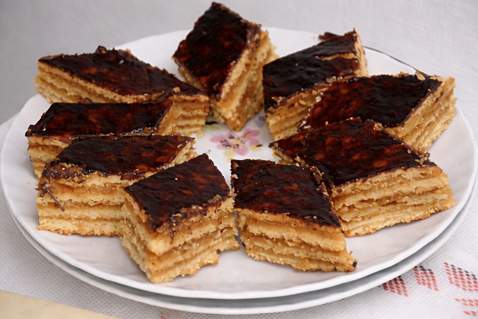 Dobos cu crema caramel