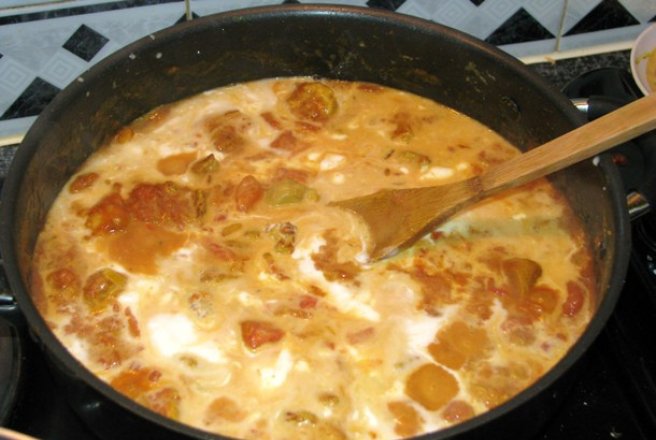 Curry de casă cu orez basmati și curcan