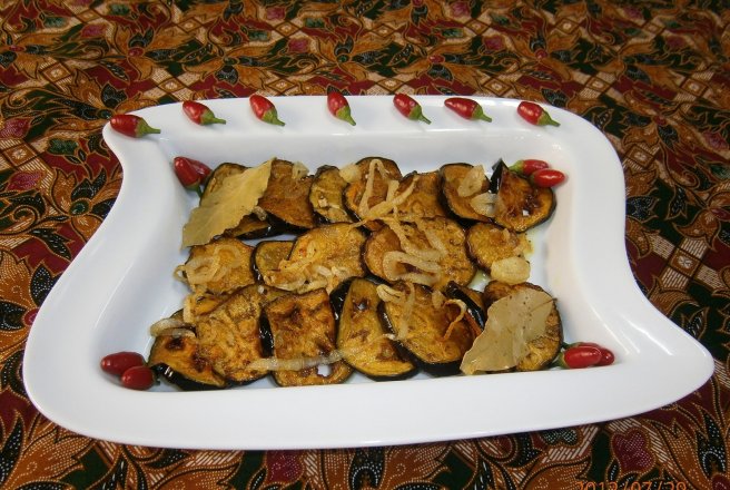 Fried brinjal-Vinete calite (reteta sri lankeza)