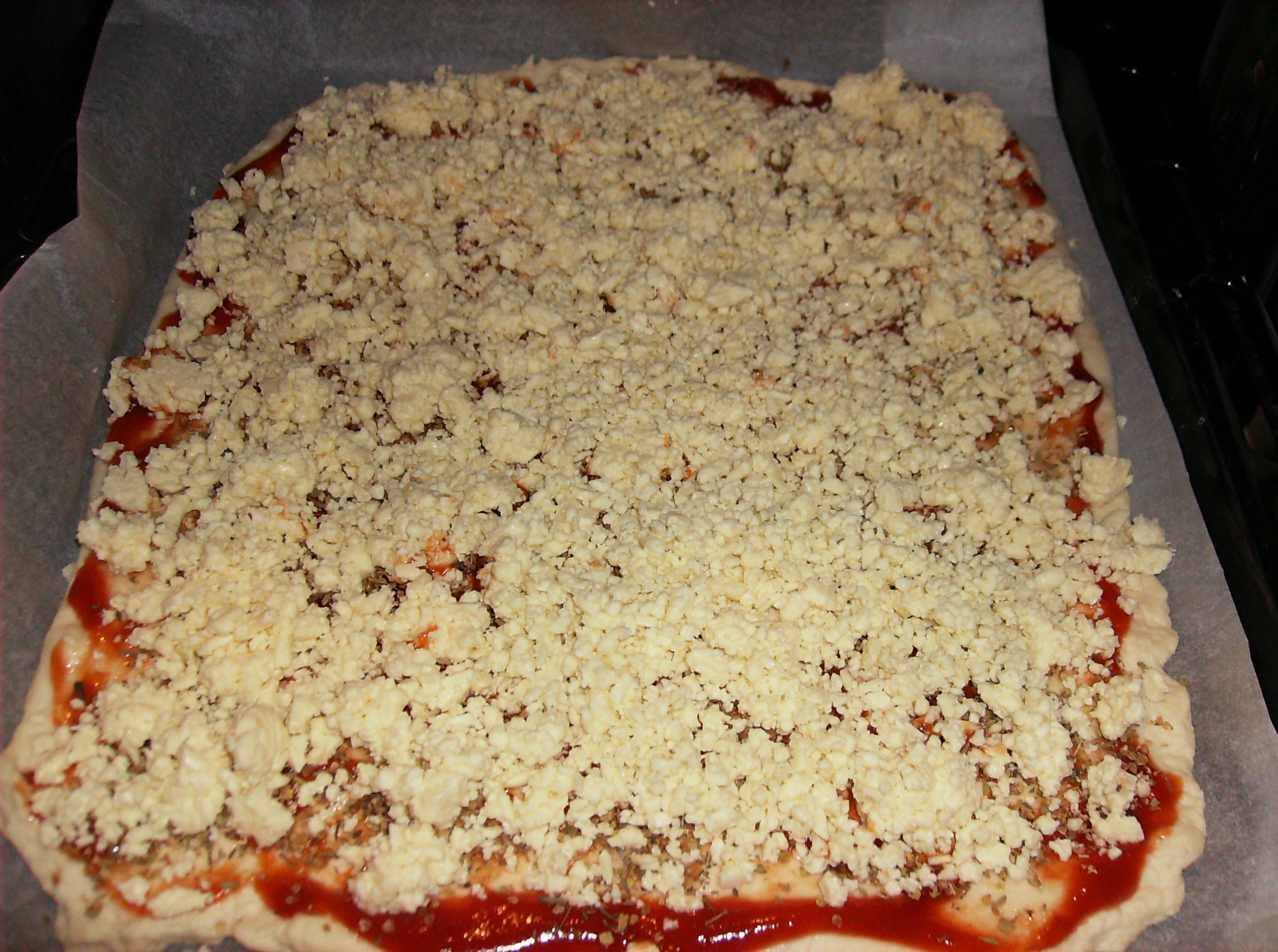 Pizza cu branza de casa