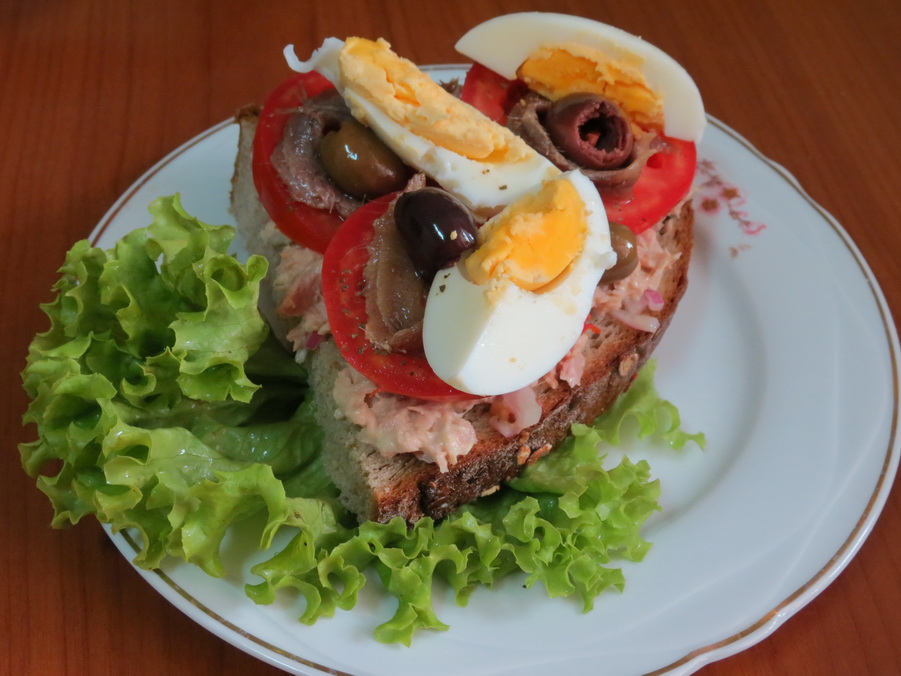 Bagheta umpluta Nicoise