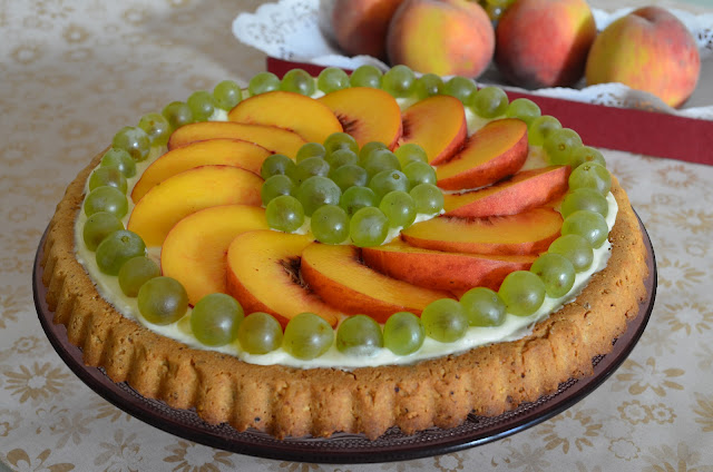 Tarta cu piersici si crema de branza