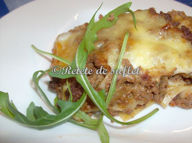 Lasagne cu sos ragu alla bolognese