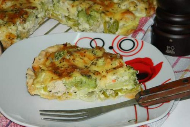 Quiche Lorraine cu piept de pui,brocoli si conopida