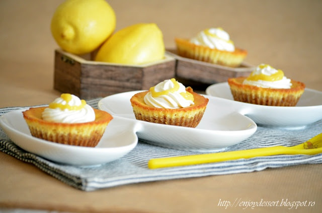 Mini lemon curd cheesecakes