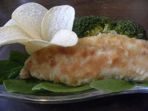 Tilapia pane cu garnitura de brocolli si chipsuri...