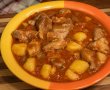 Gulas de cartofi cu carne de porc-4