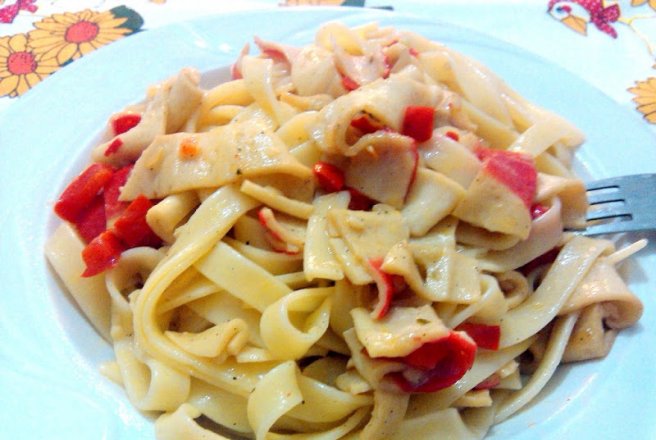 Tagliatelle cu surimi