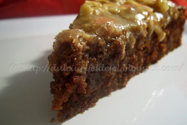 Brownie cu nuca si caramel