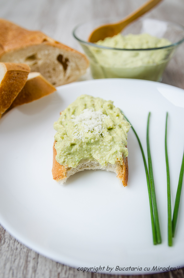 Crema avocado cu parmezan